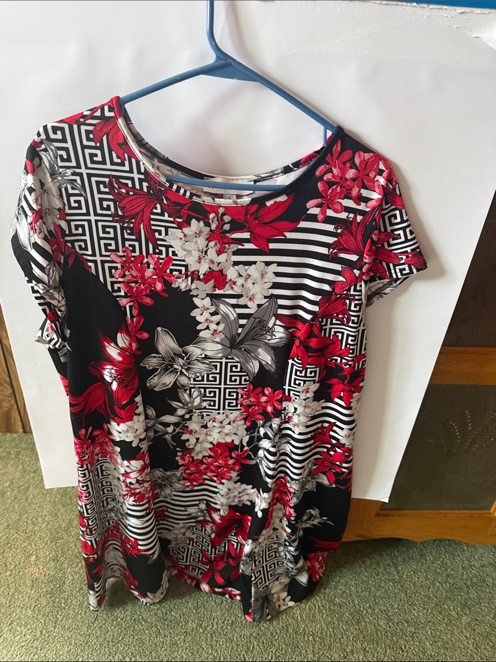 Southern Lady Black, Red & White Floral Geo-Print Short Sleeve dress size large